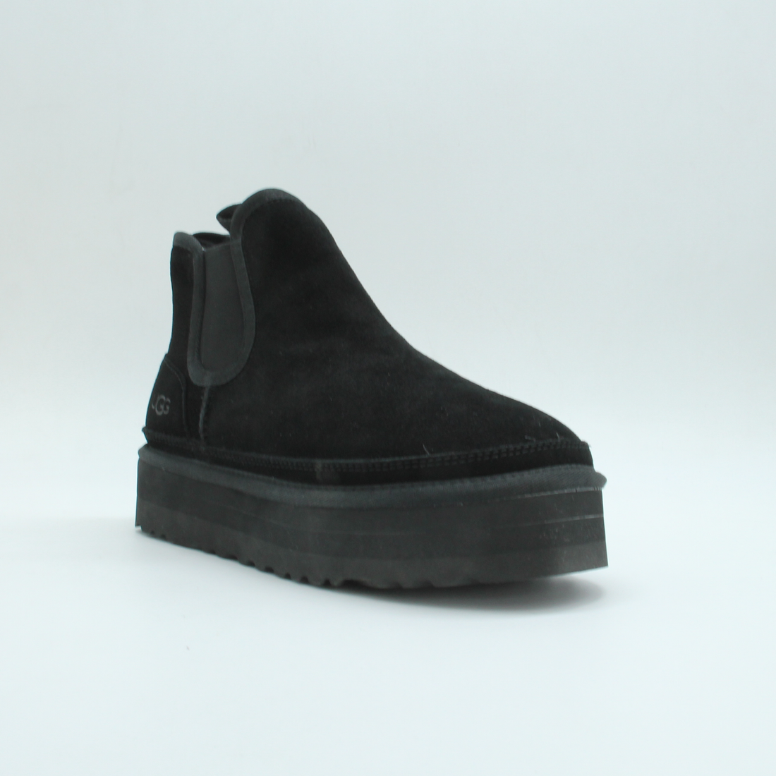 Neumel Platform Chelsea Boots (Black)