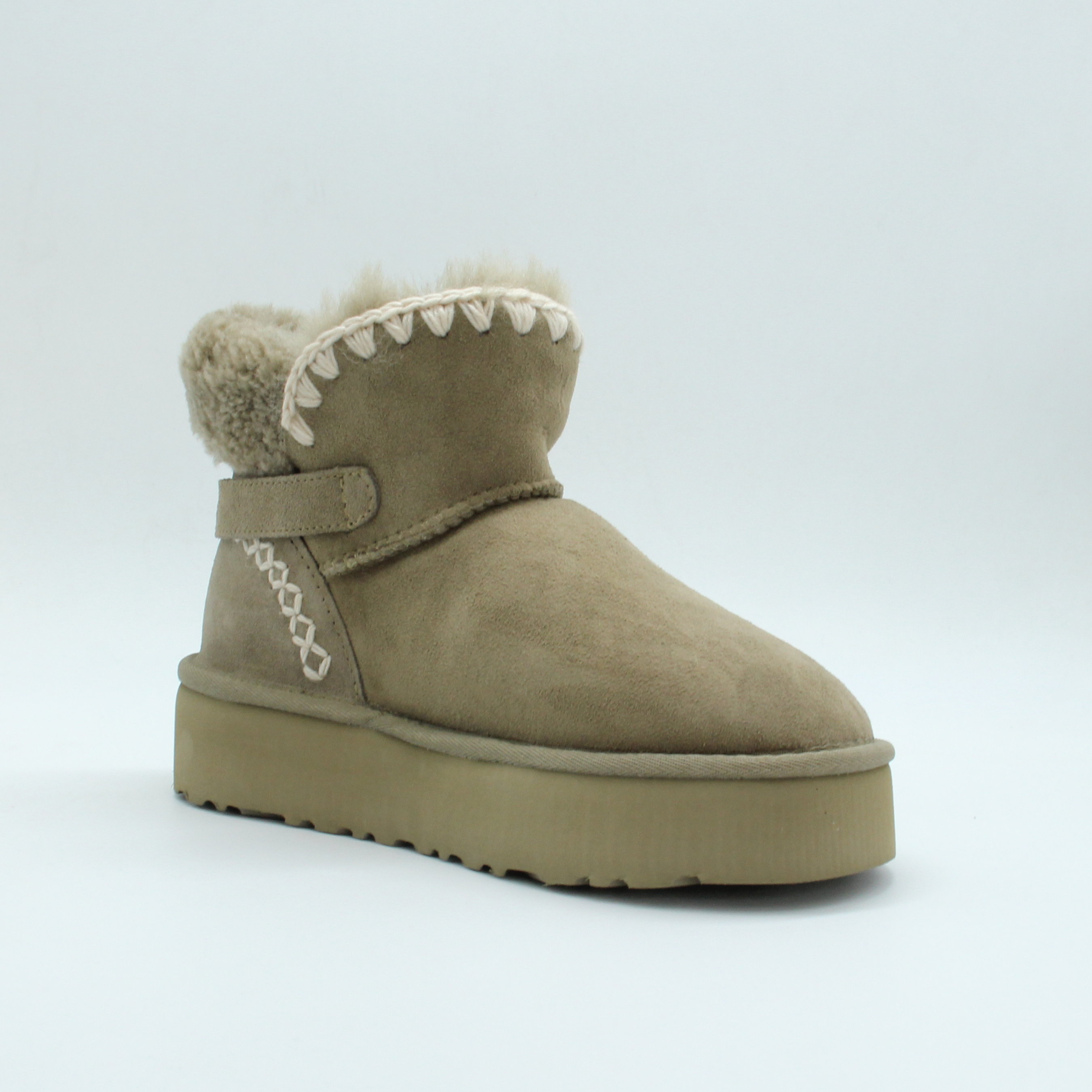 Classic Ultra Locked Mini Boot (Camel)