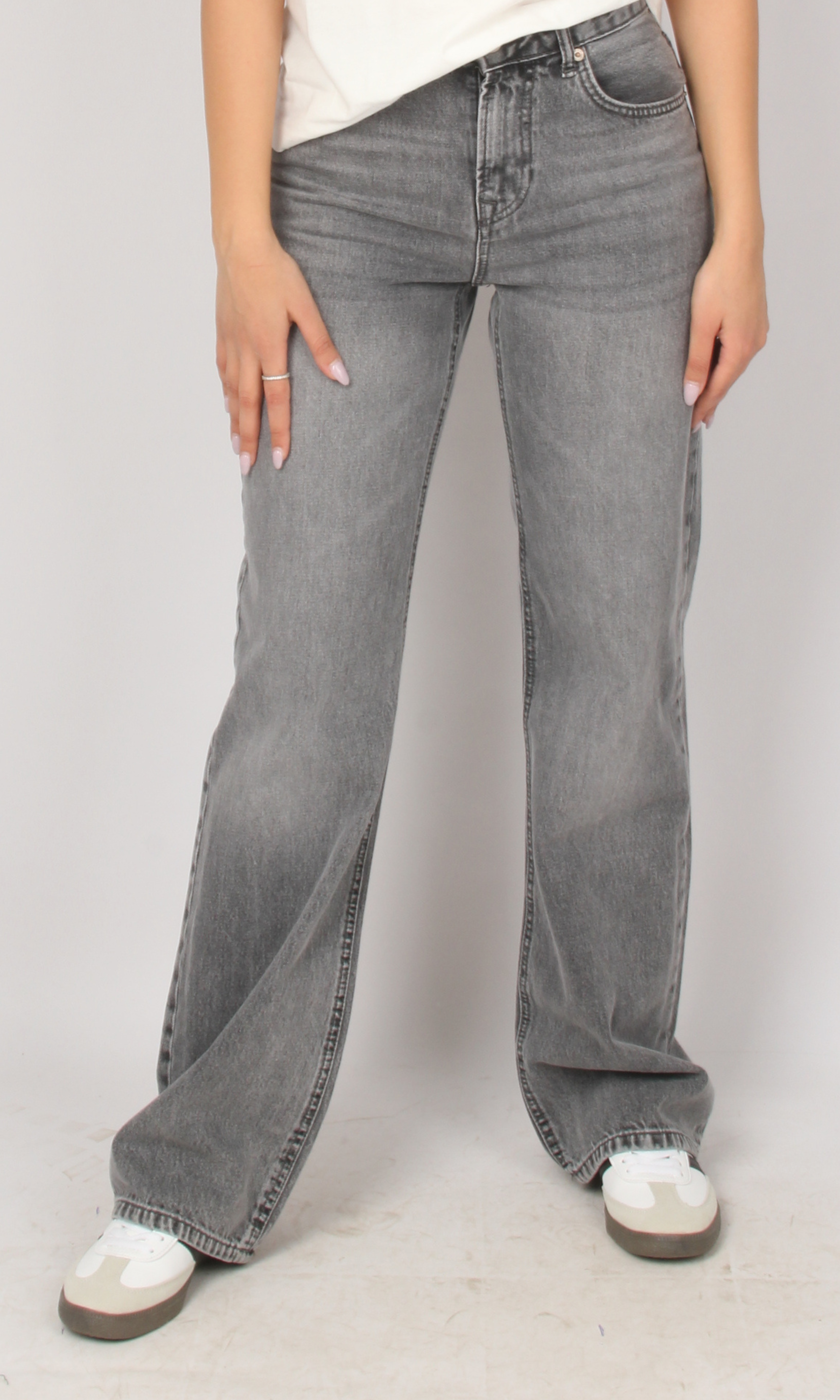 (New) Women Wide Leg Jeans ( Light Grey)