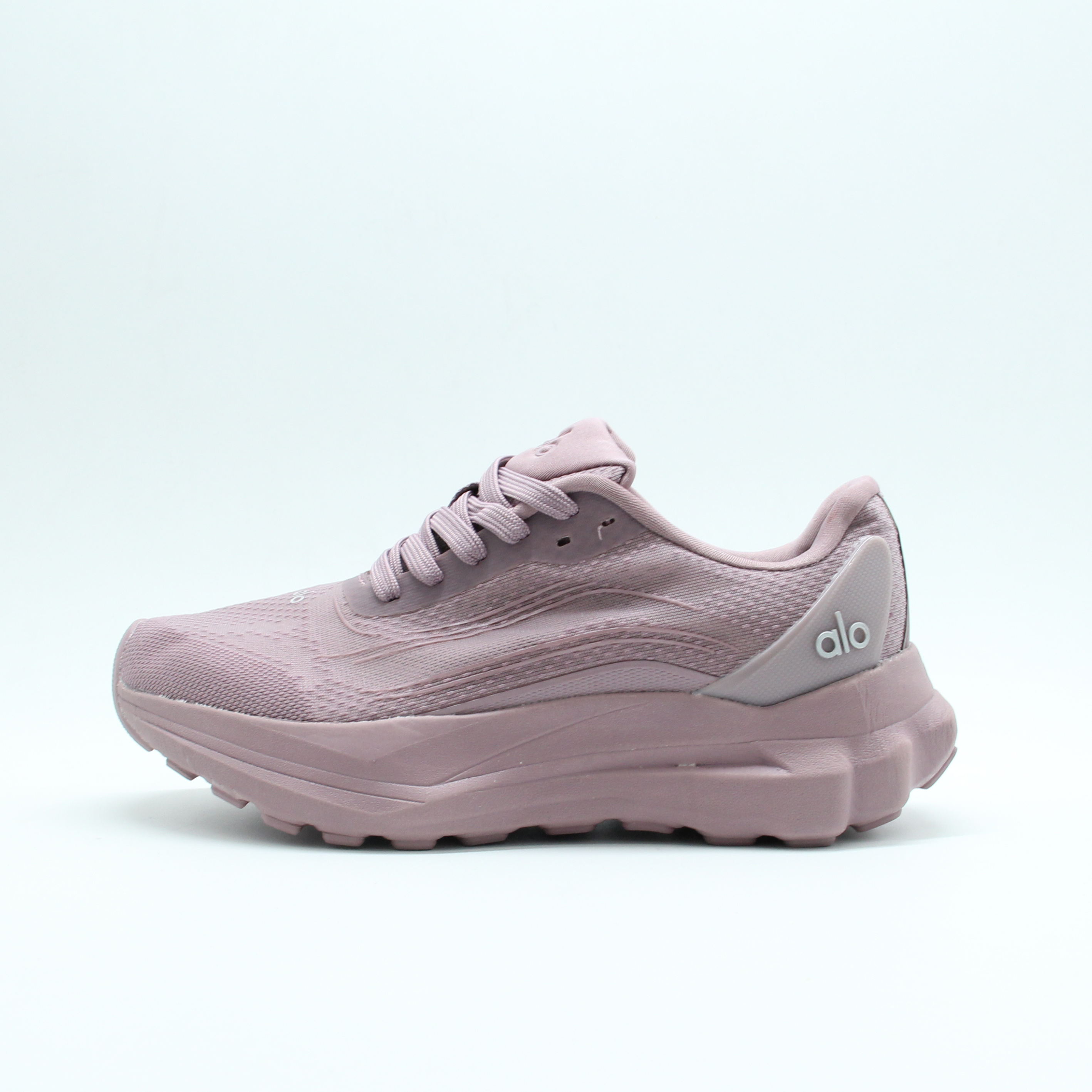 Women  Alo Runner Performance Sneaker (Smoky)