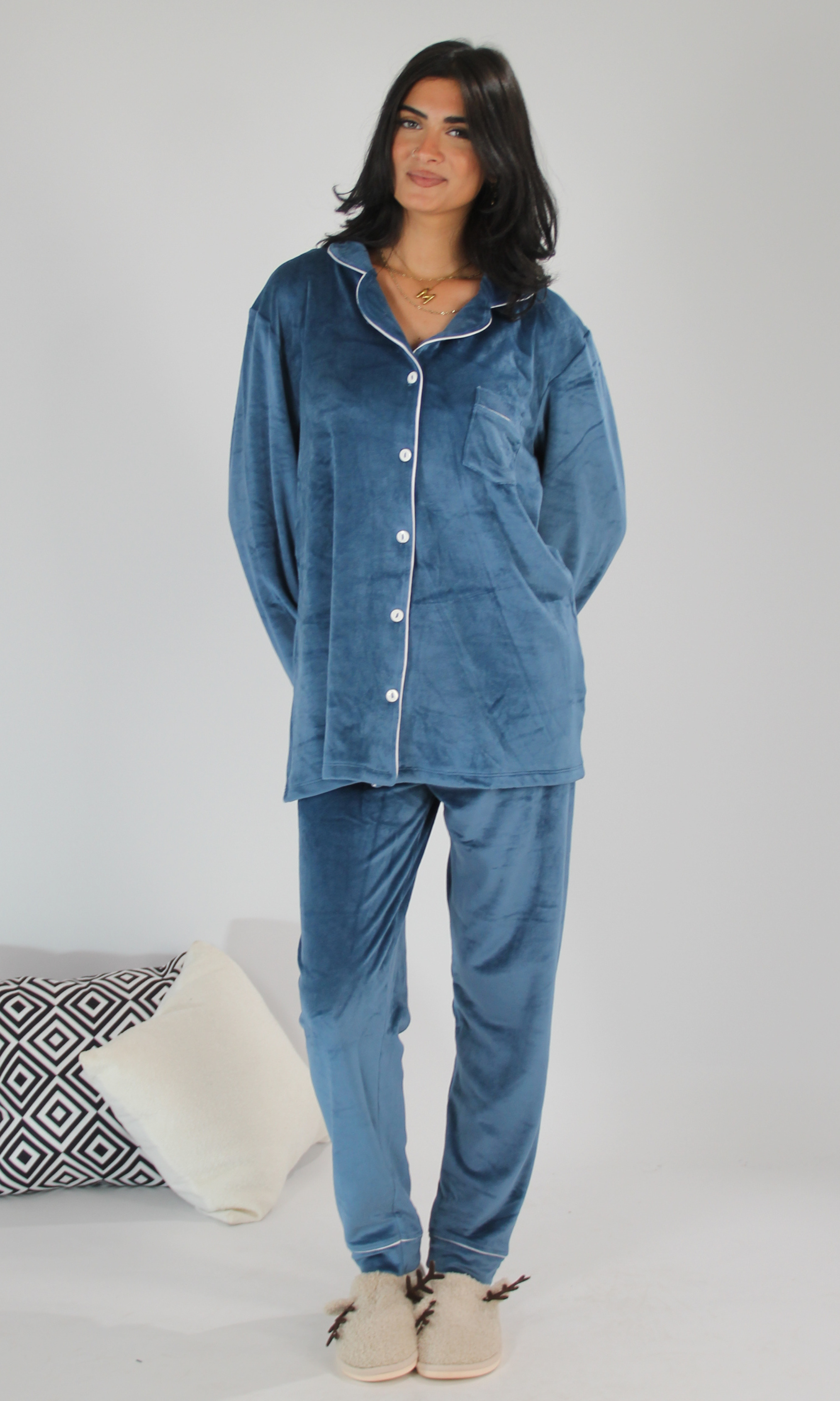 Women Classic Velvet Pajamas Set