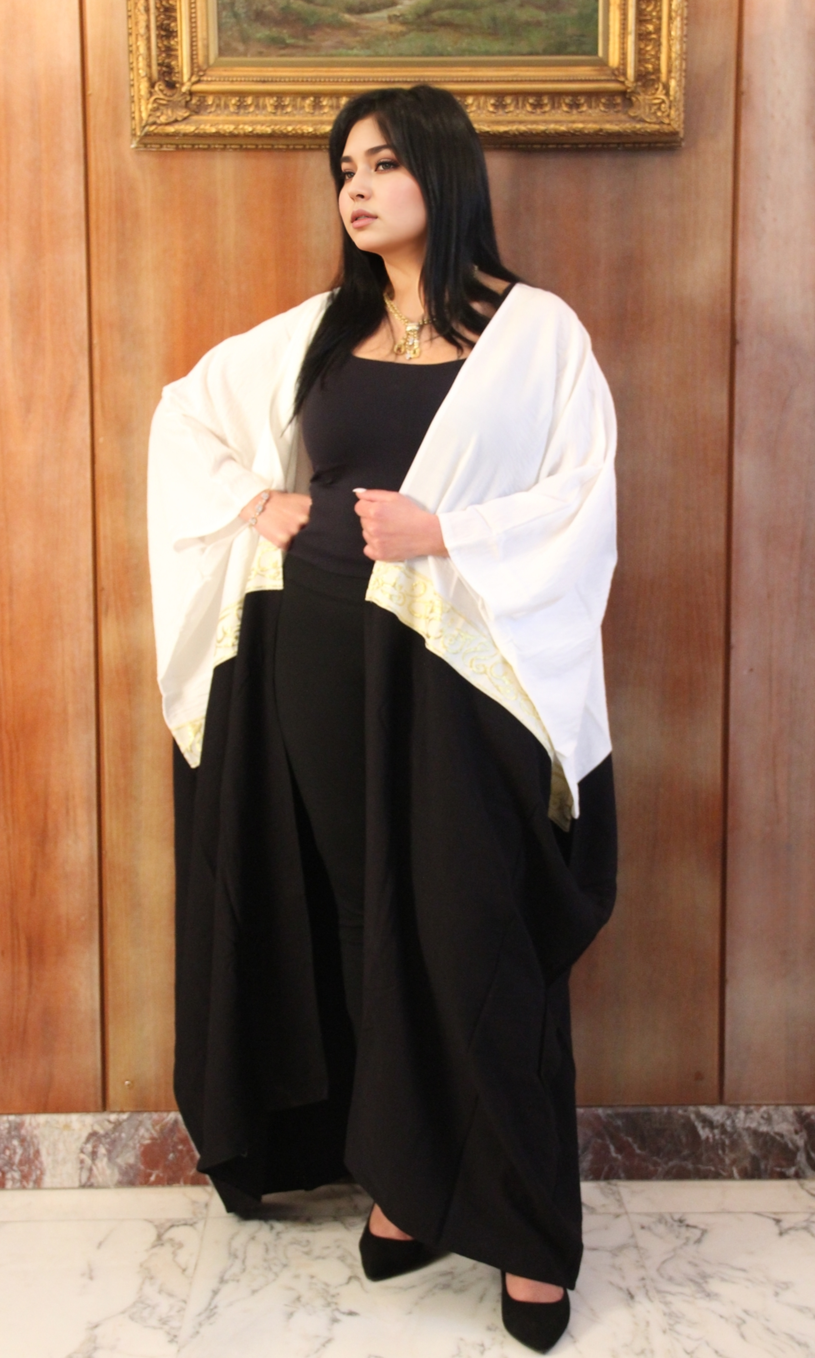 Women Open Front Kaftan (White*Black)