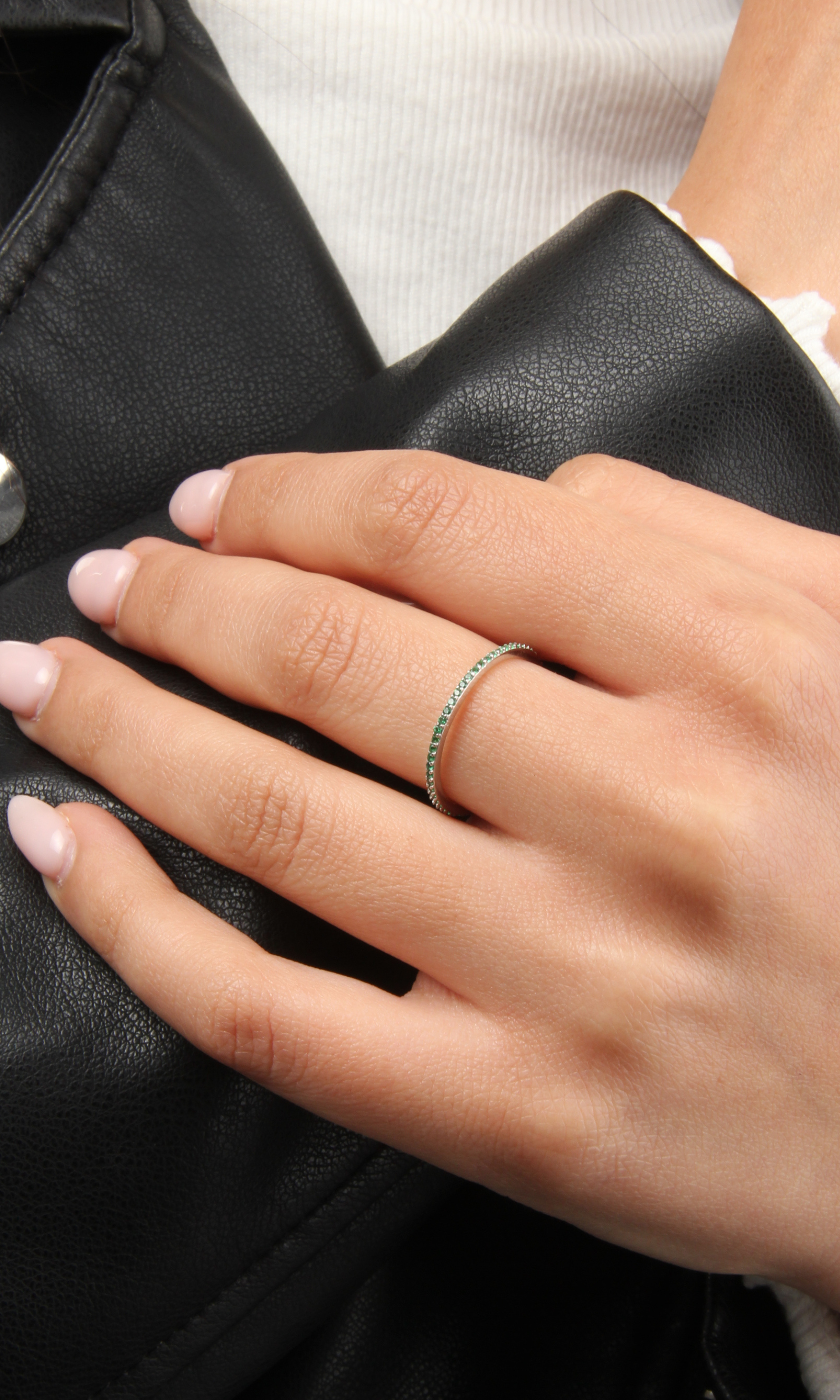 Women Silver Single Row Zircon Ring (Green)