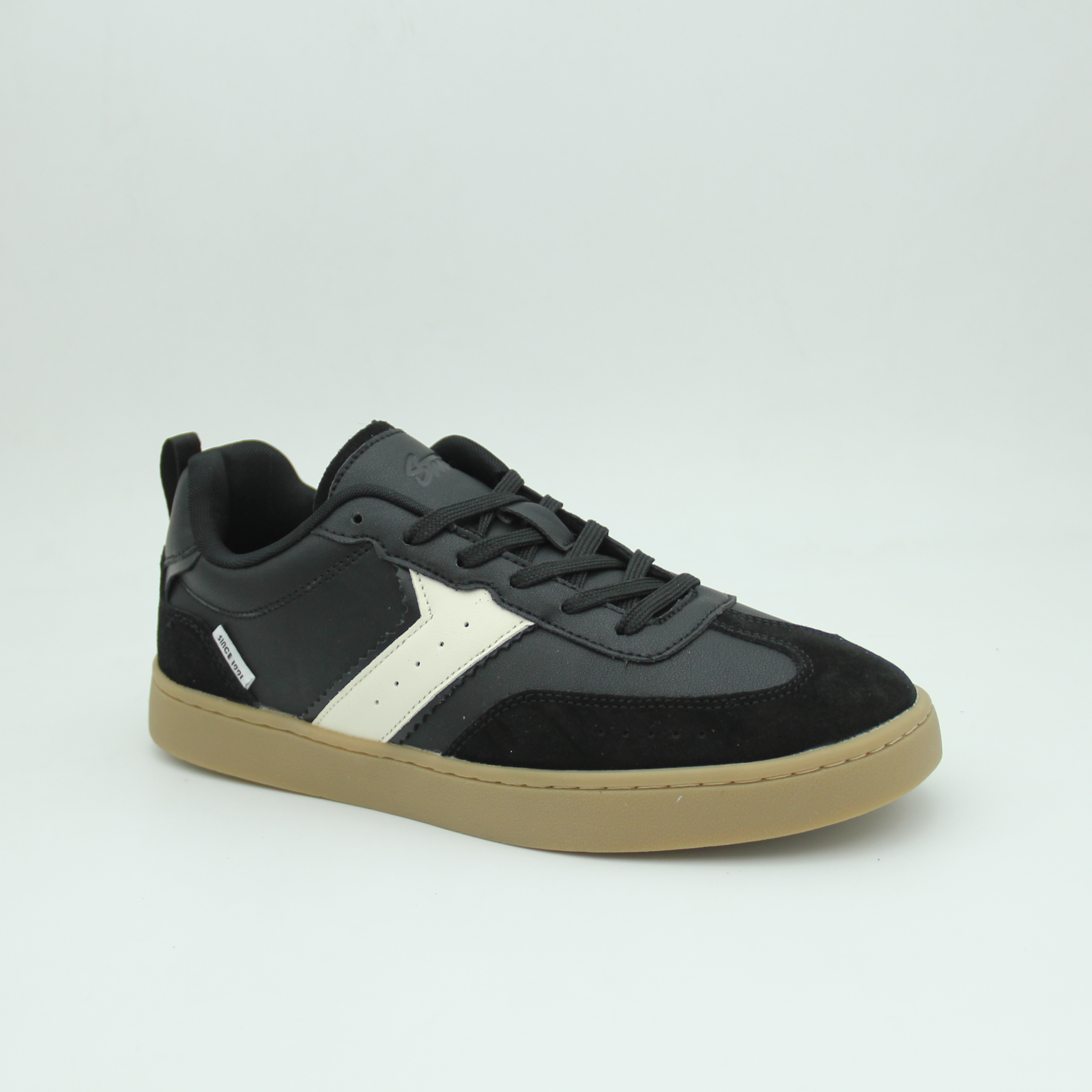 Men Pull & Bear Contrast Retro Trainers (Black)