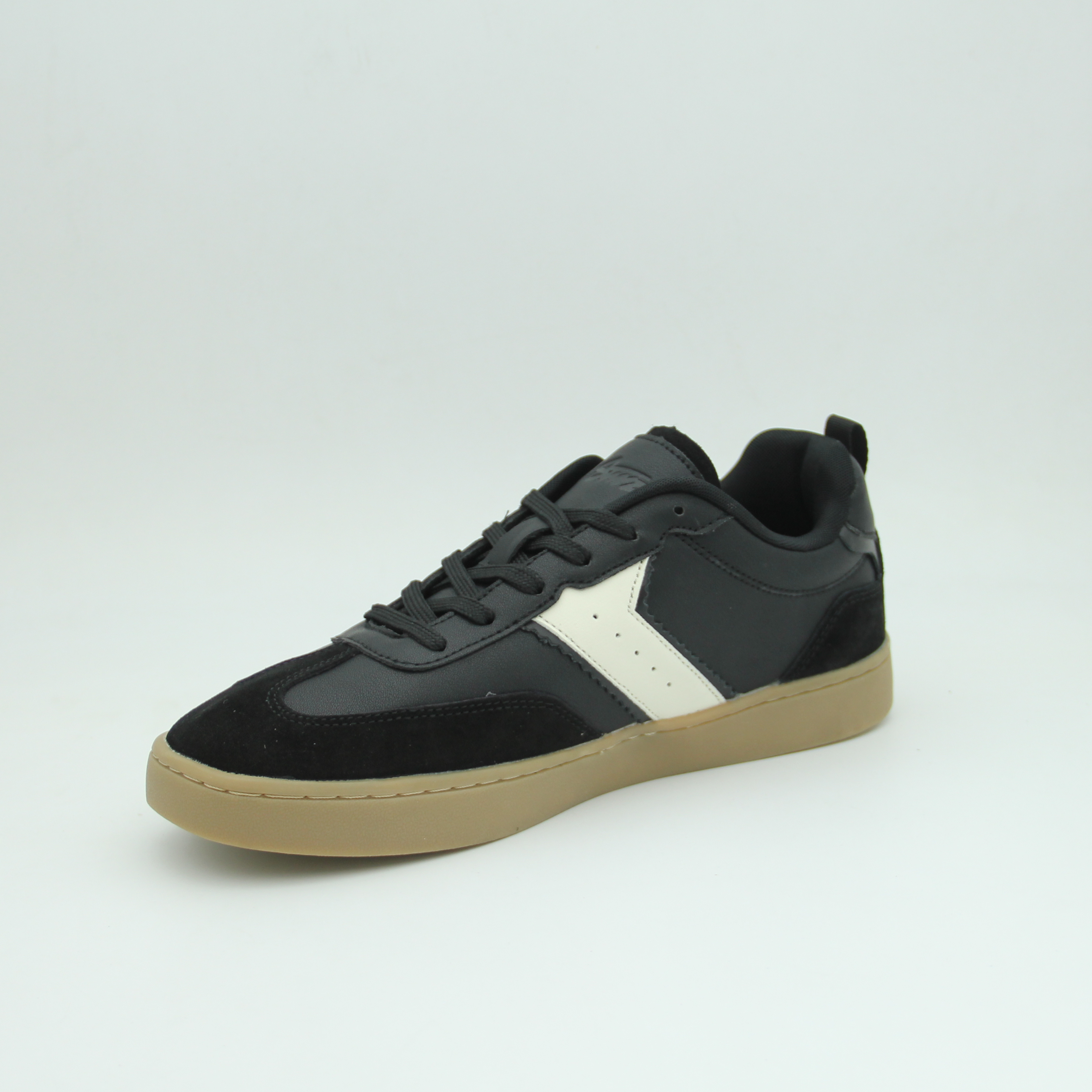 Men Pull & Bear Contrast Retro Trainers (Black)