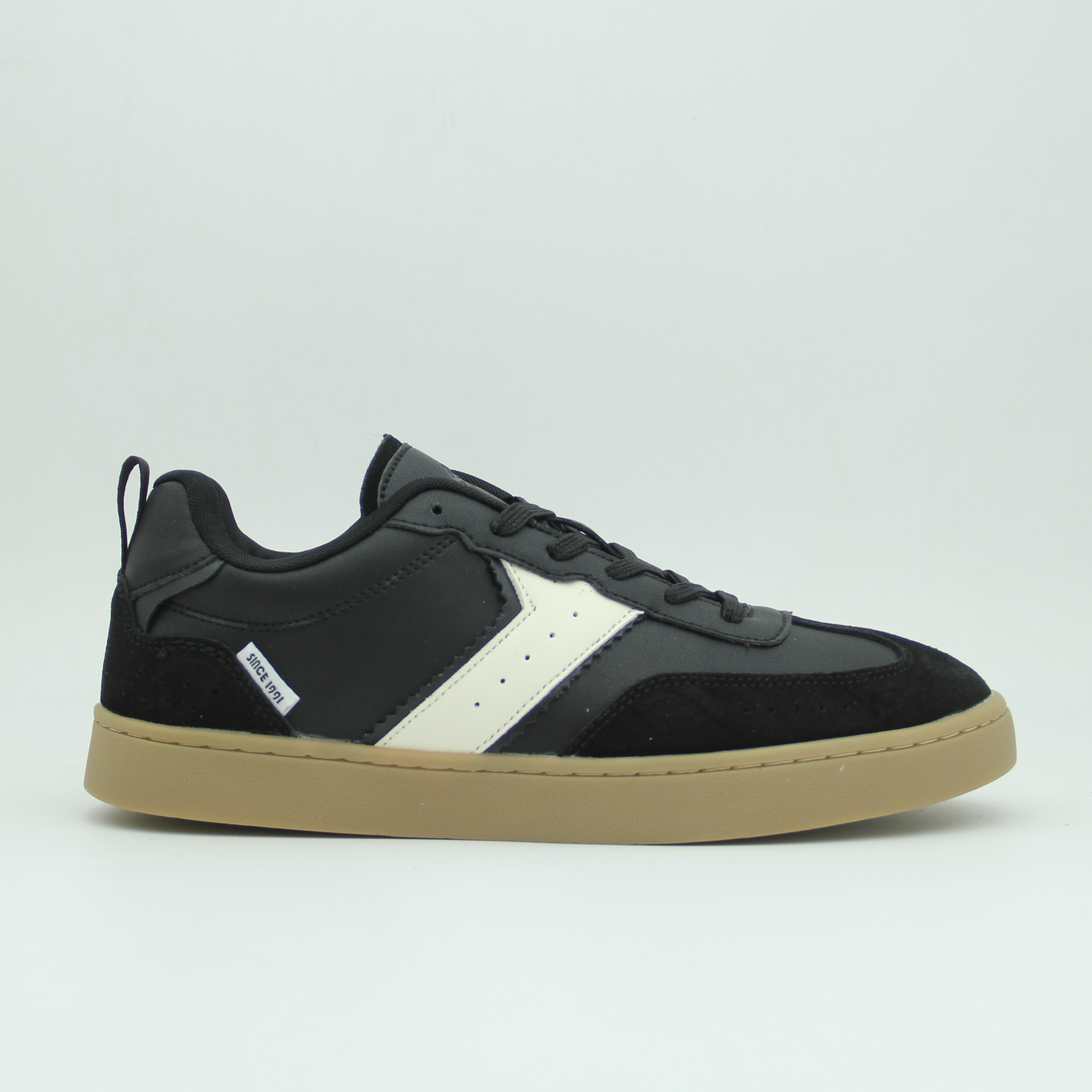 Men Pull & Bear Contrast Retro Trainers (Black)