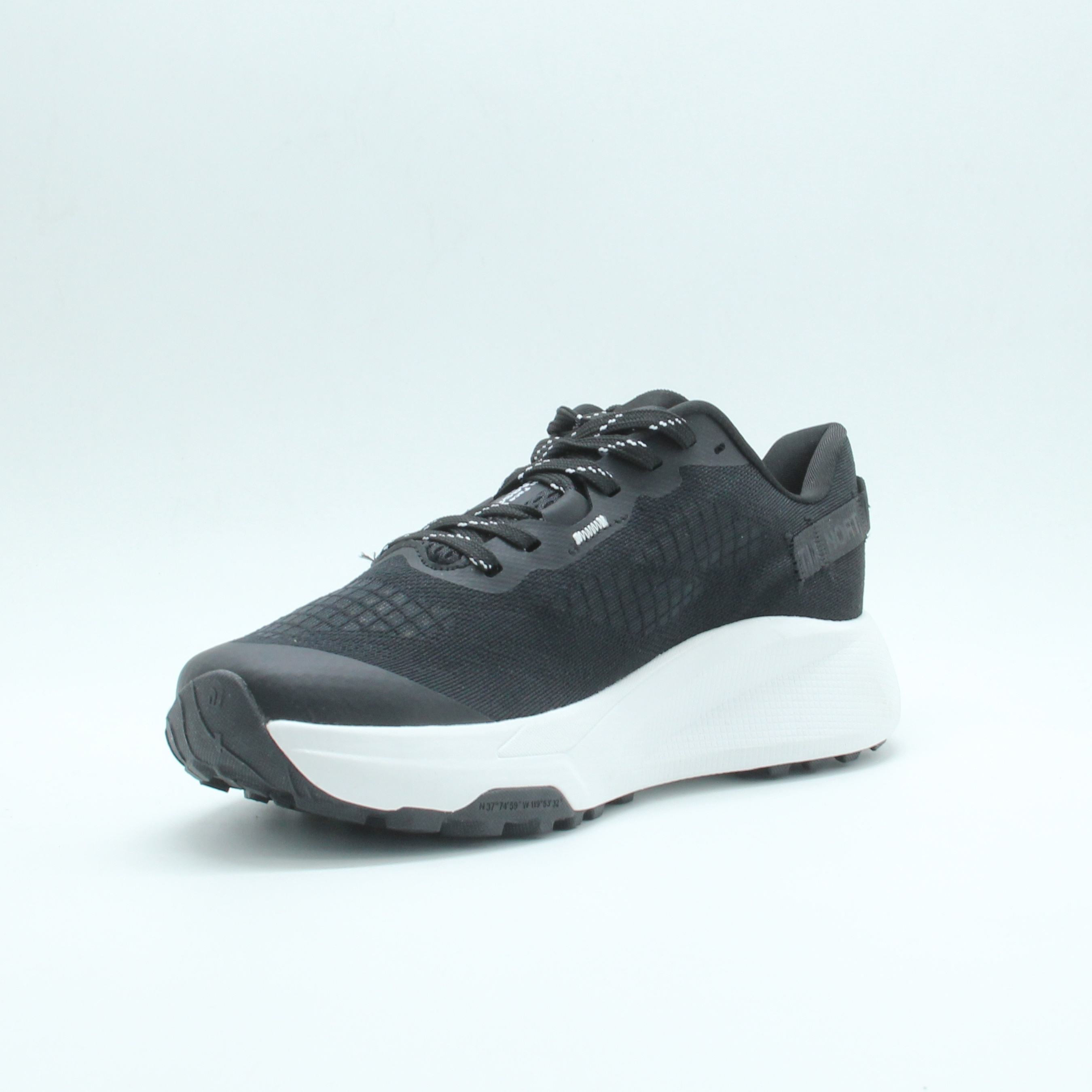 Men North Face Altamesa 300 trail (Black*White)