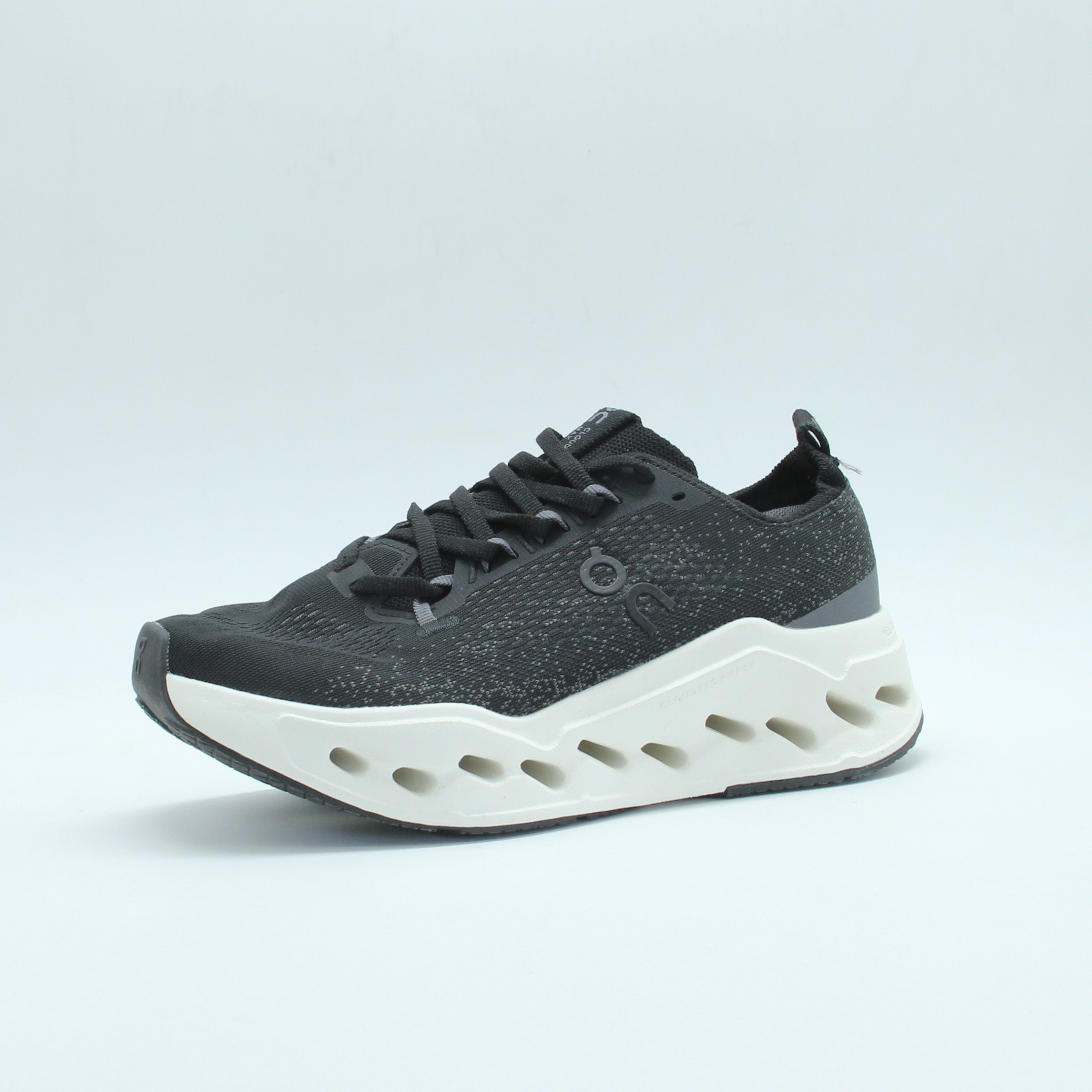 Sneakers On Cloudsurfer Max running (Black*White)