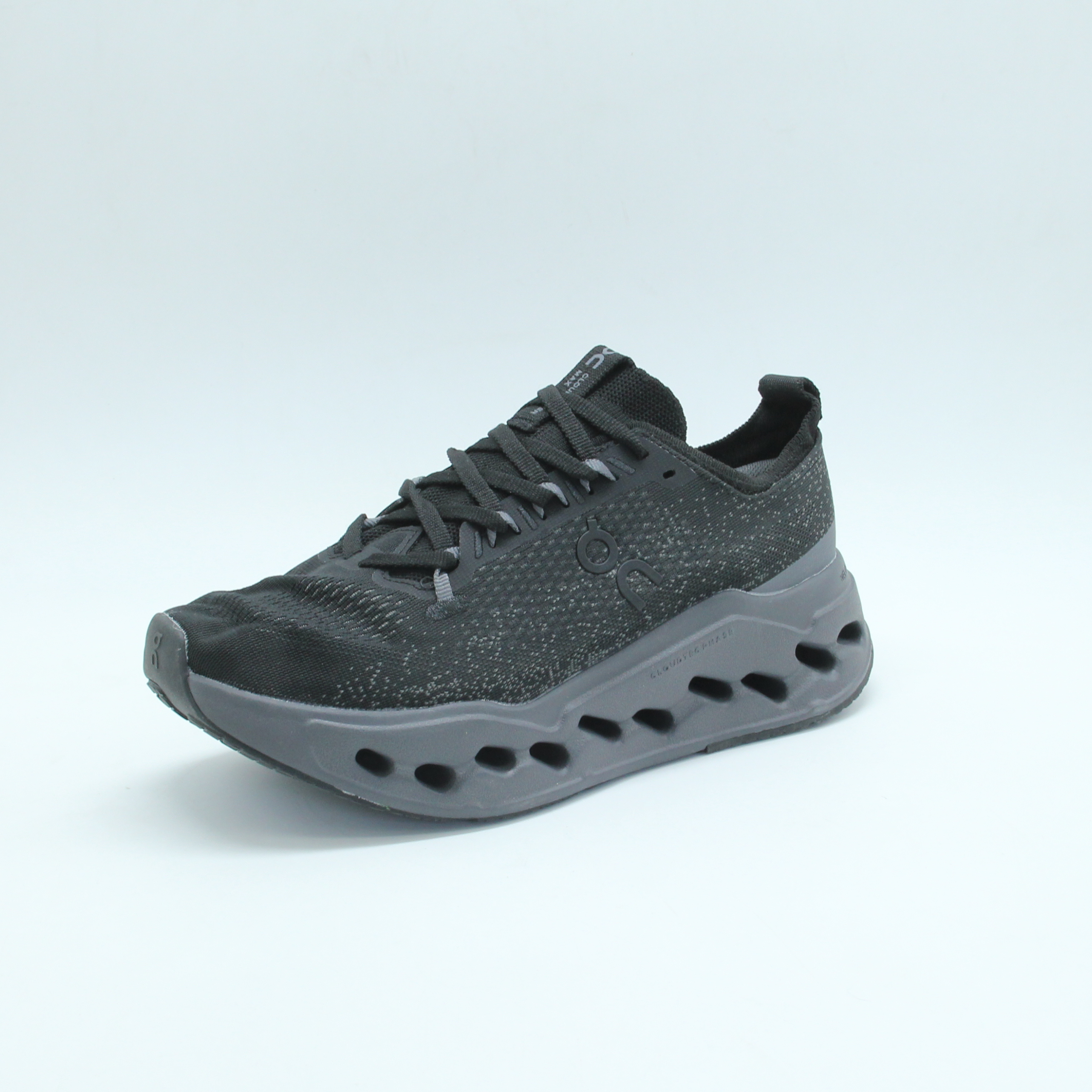 Sneakers On Cloudsurfer Max running (Full Black)