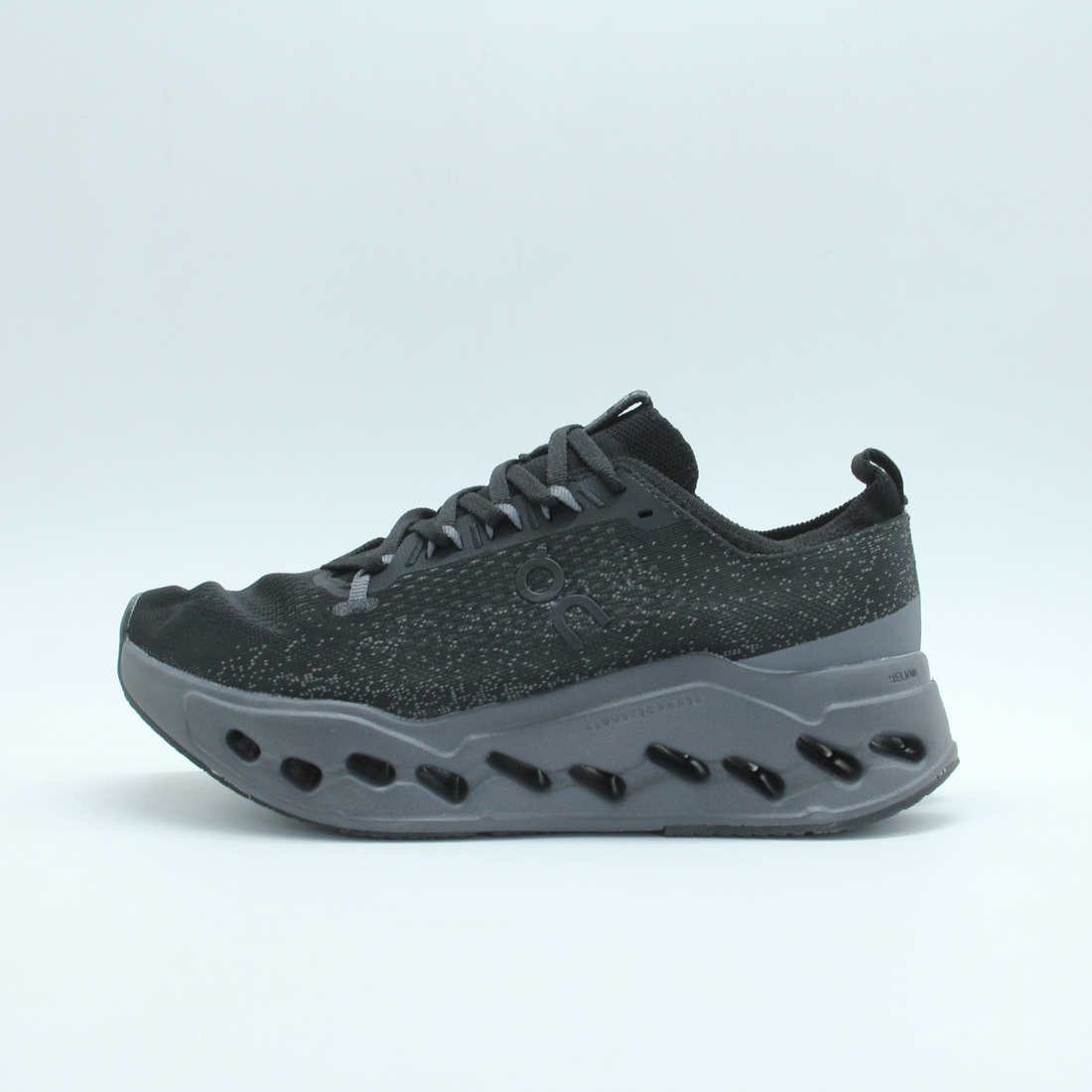 Sneakers On Cloudsurfer Max running (Full Black)