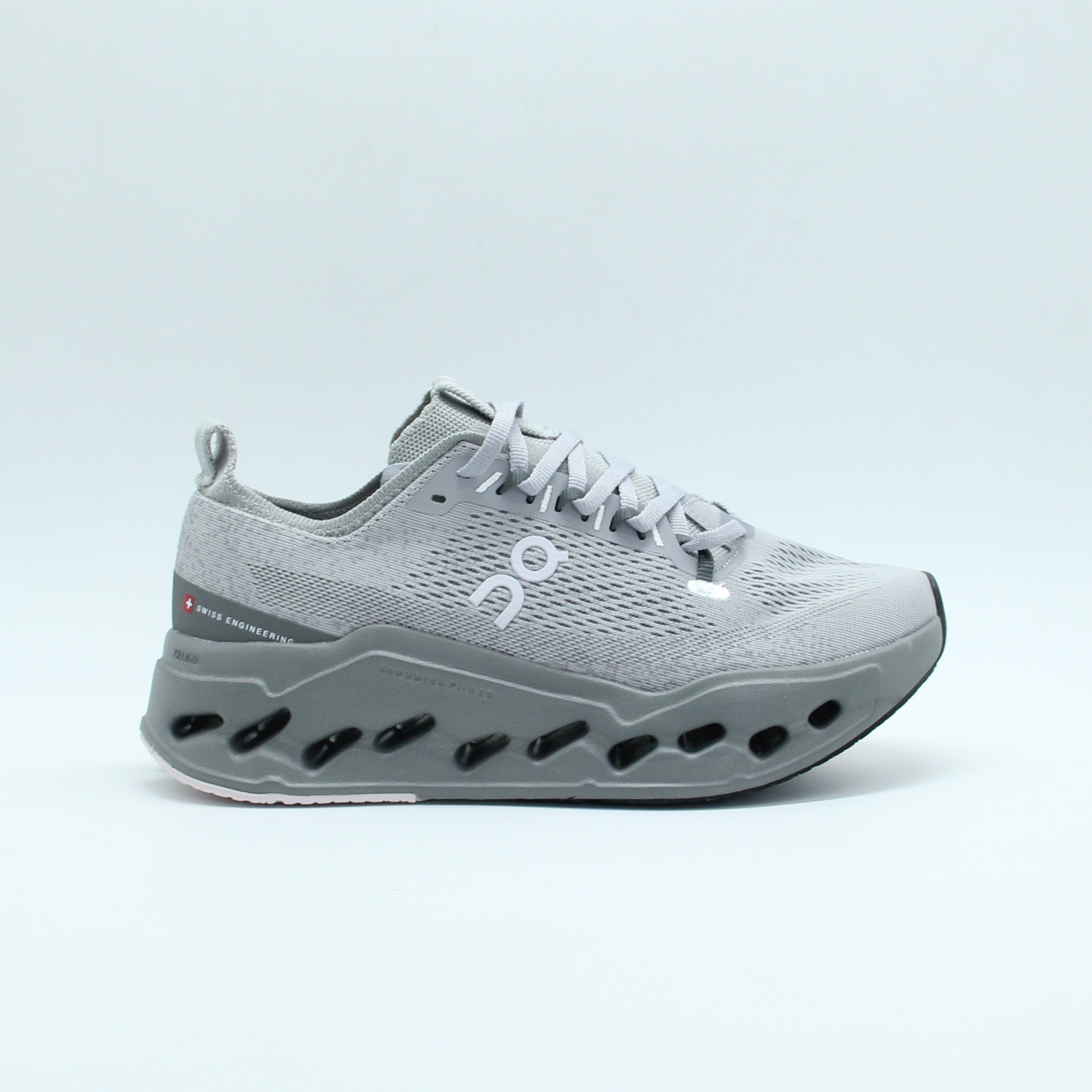 Sneakers On Cloudsurfer Max running (Grey)