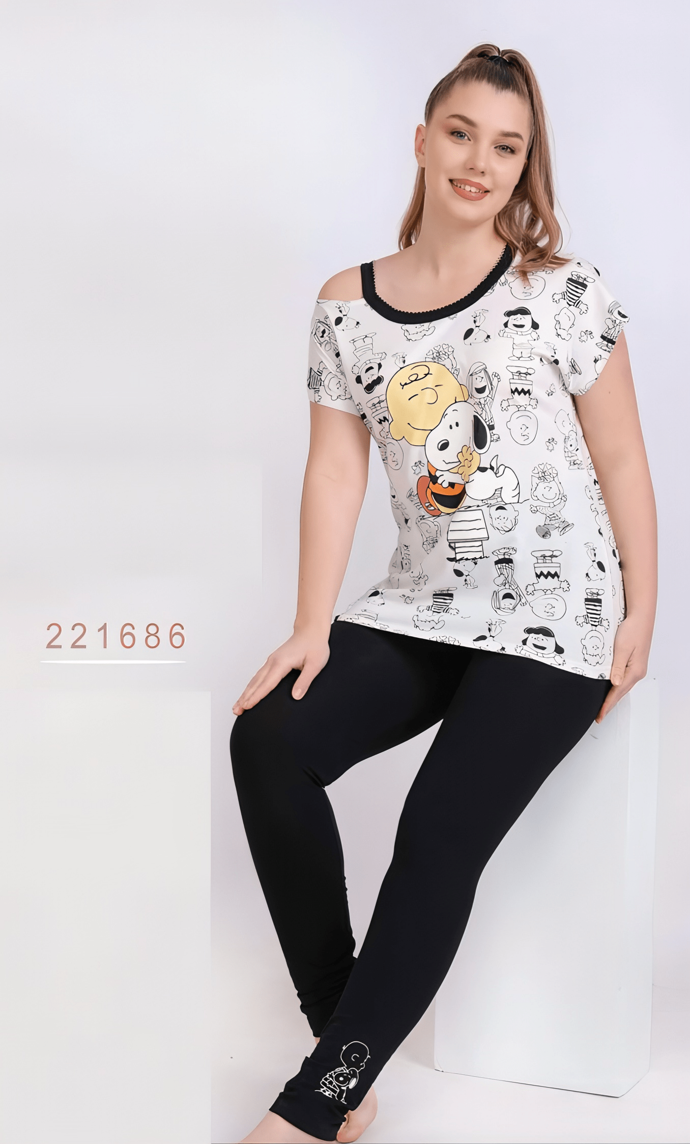 CHEZ MARIE Pyjamas Women Pajama - "Snoopy" - Black x White [Half-Sleeve]