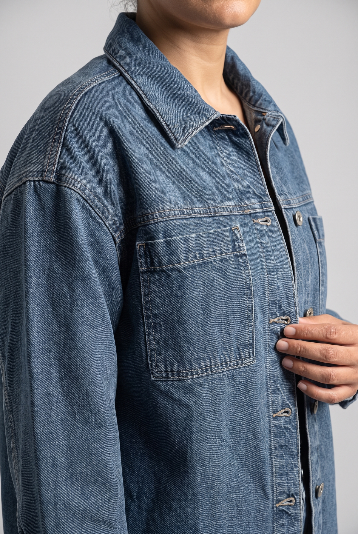 Women's Oversized Denim Jacket With Chest Pockets