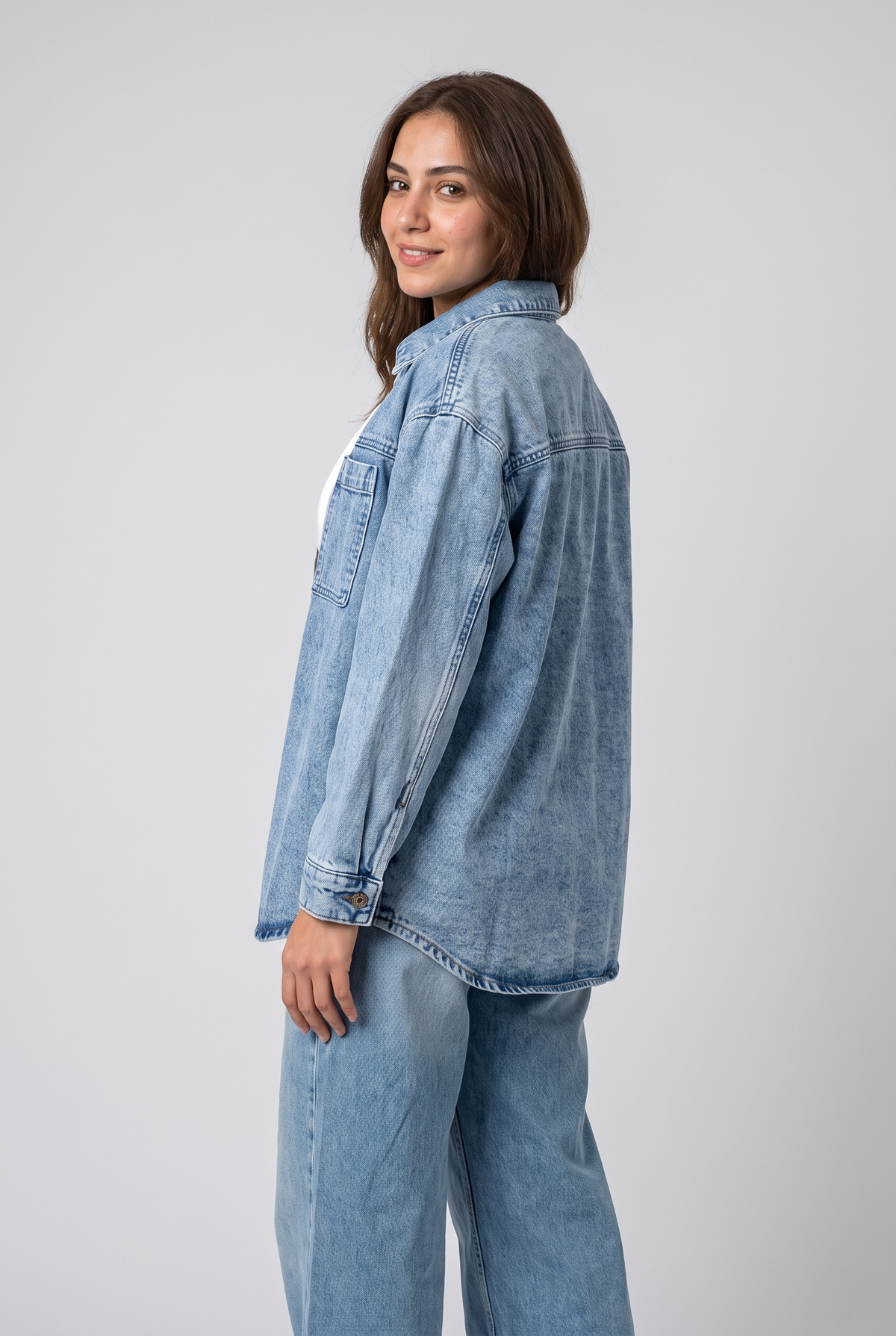 Women's Oversized Denim Jacket With Chest Pockets