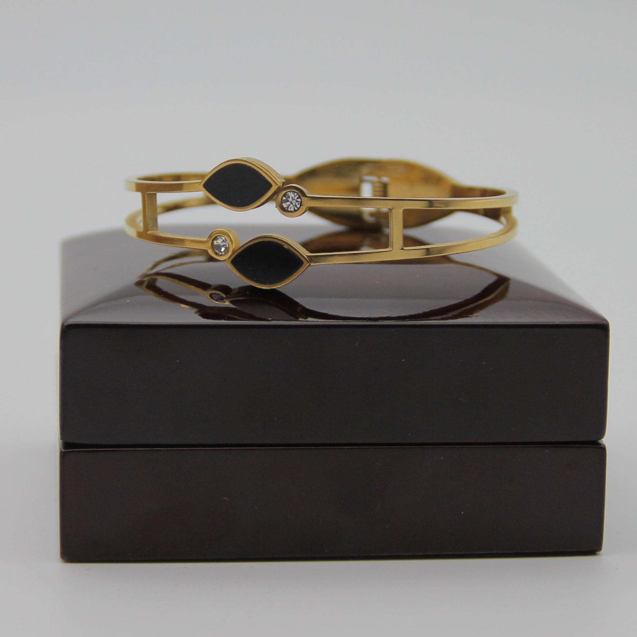 Outlet W&B Female Bracelets Golden Bracelet With Black Eye