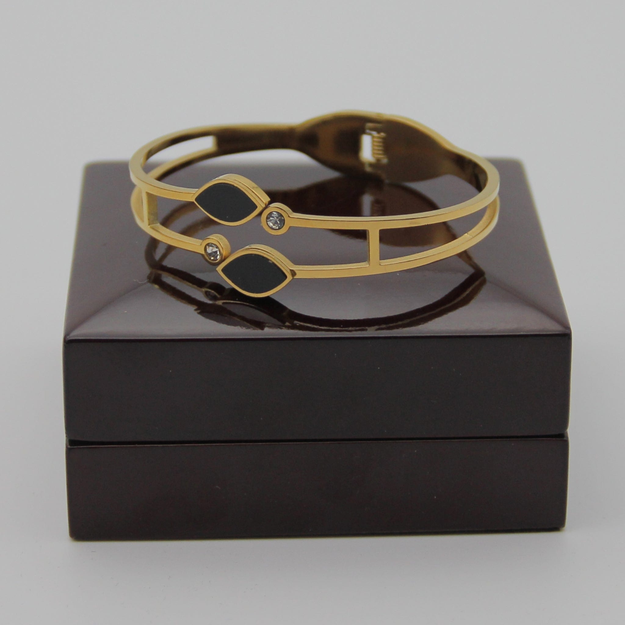 Outlet W&B Female Bracelets Golden Bracelet With Black Eye