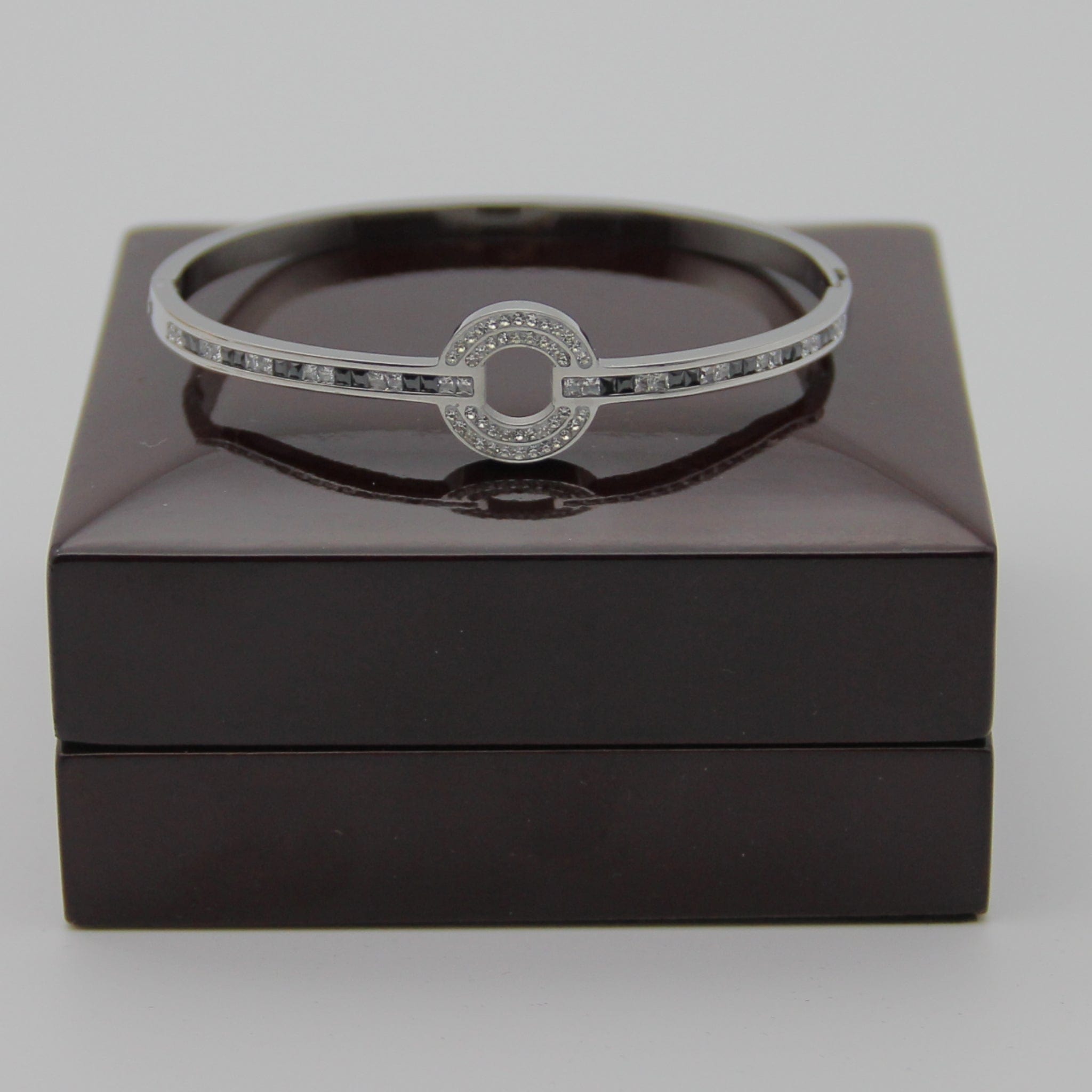 Outlet W&B Female Bracelets Tiny White Circle Bracelet