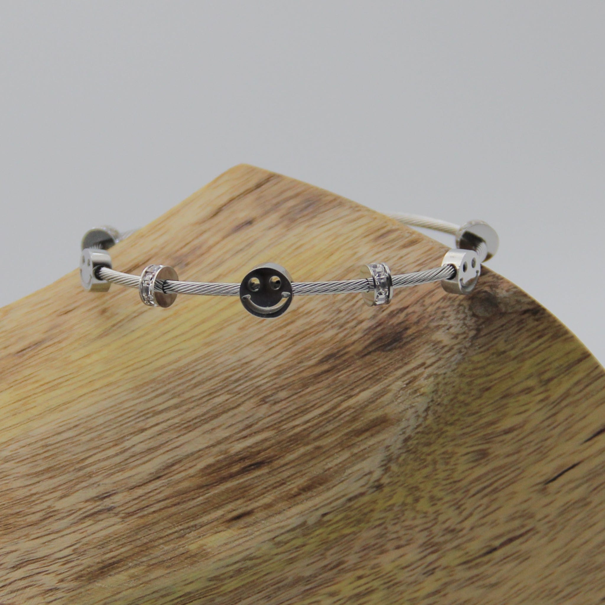 Outlet W&B Female Bracelets White Bracelet With Smiley Face