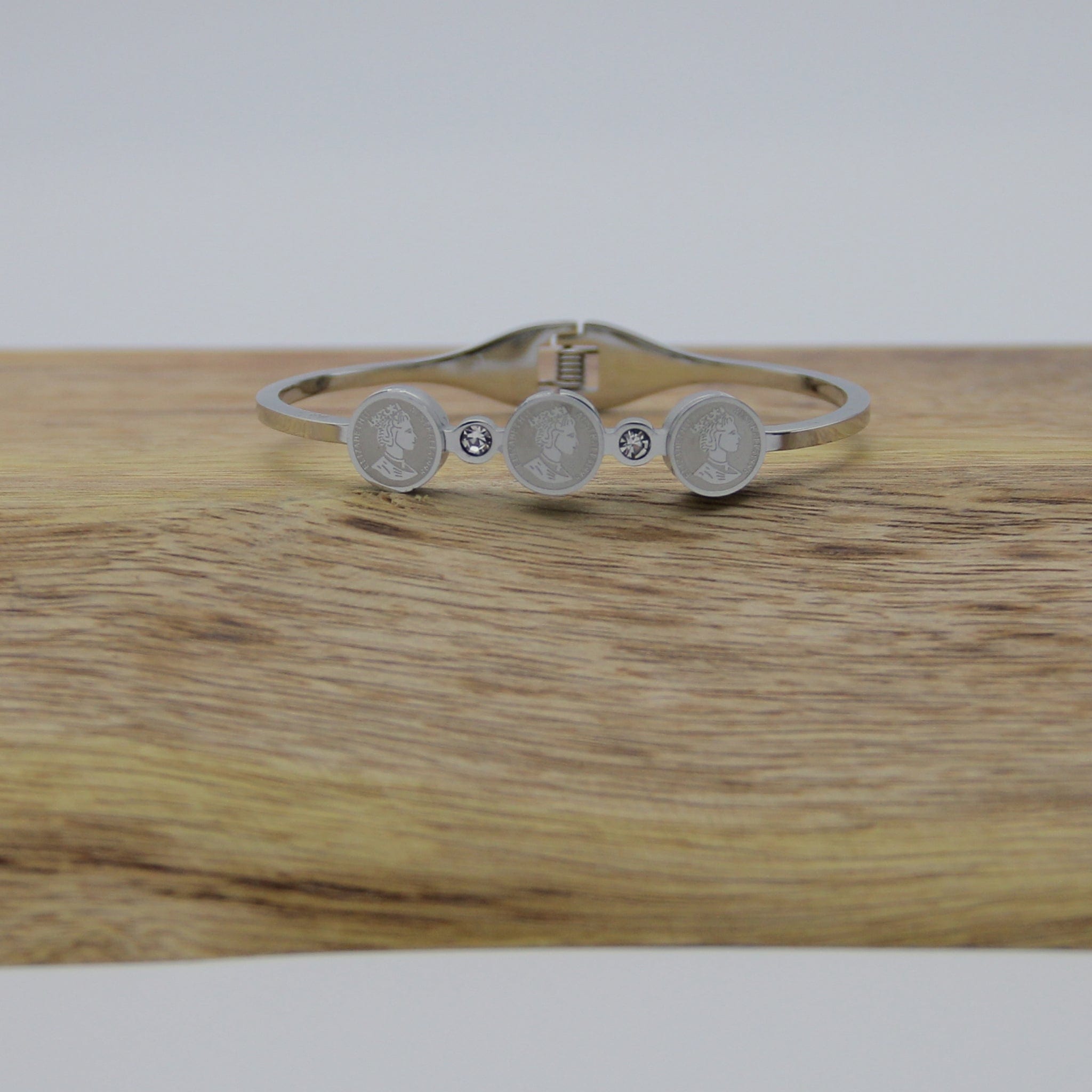 Outlet W&B Female Bracelets White King Signature Bracelet