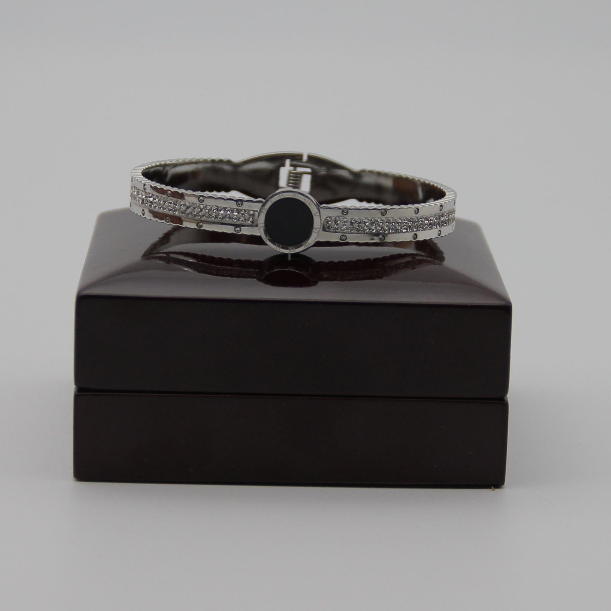 Outlet W&B Female Bracelets White With Black Circle Bracelet