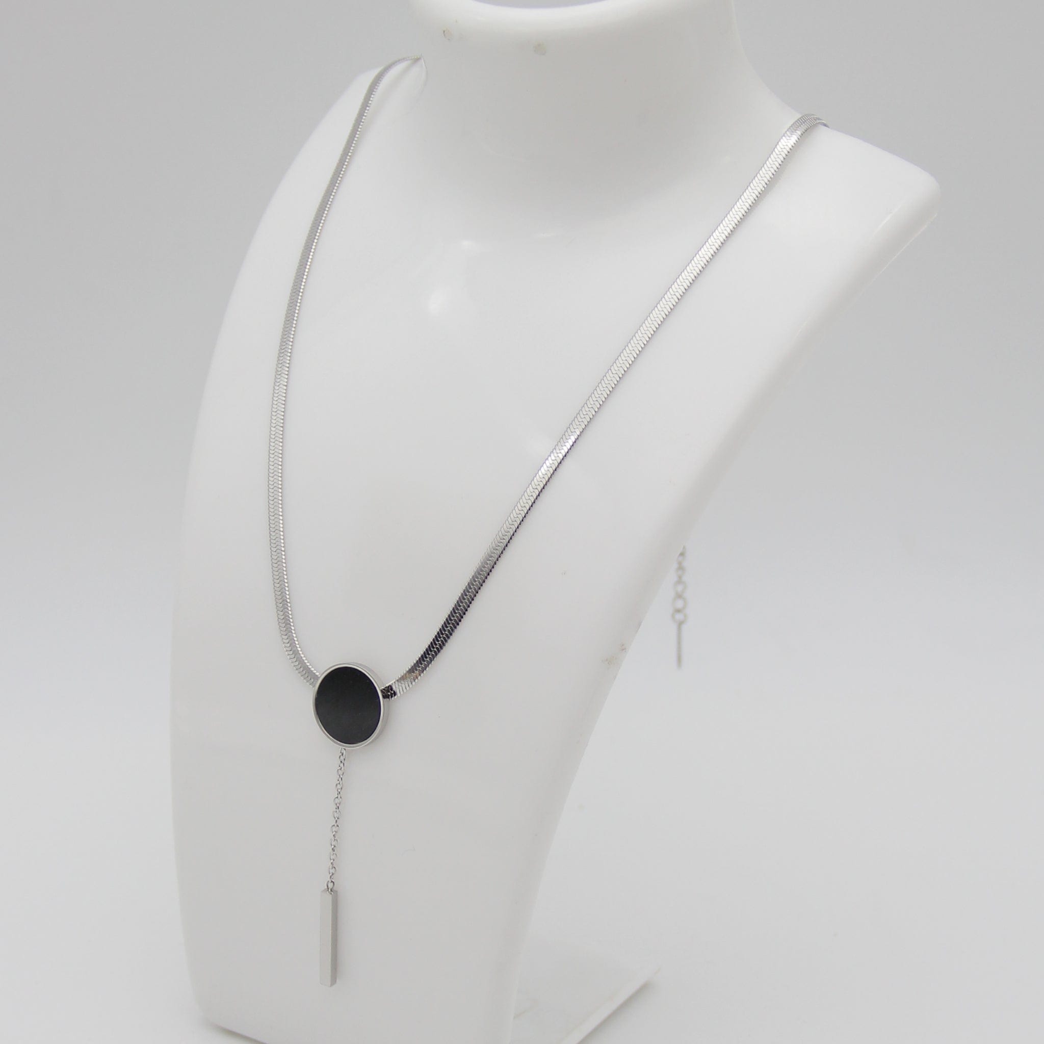 Outlet W&B Female Necklaces Pharaonic Black Circle Silvered Stainless Steel Necklace