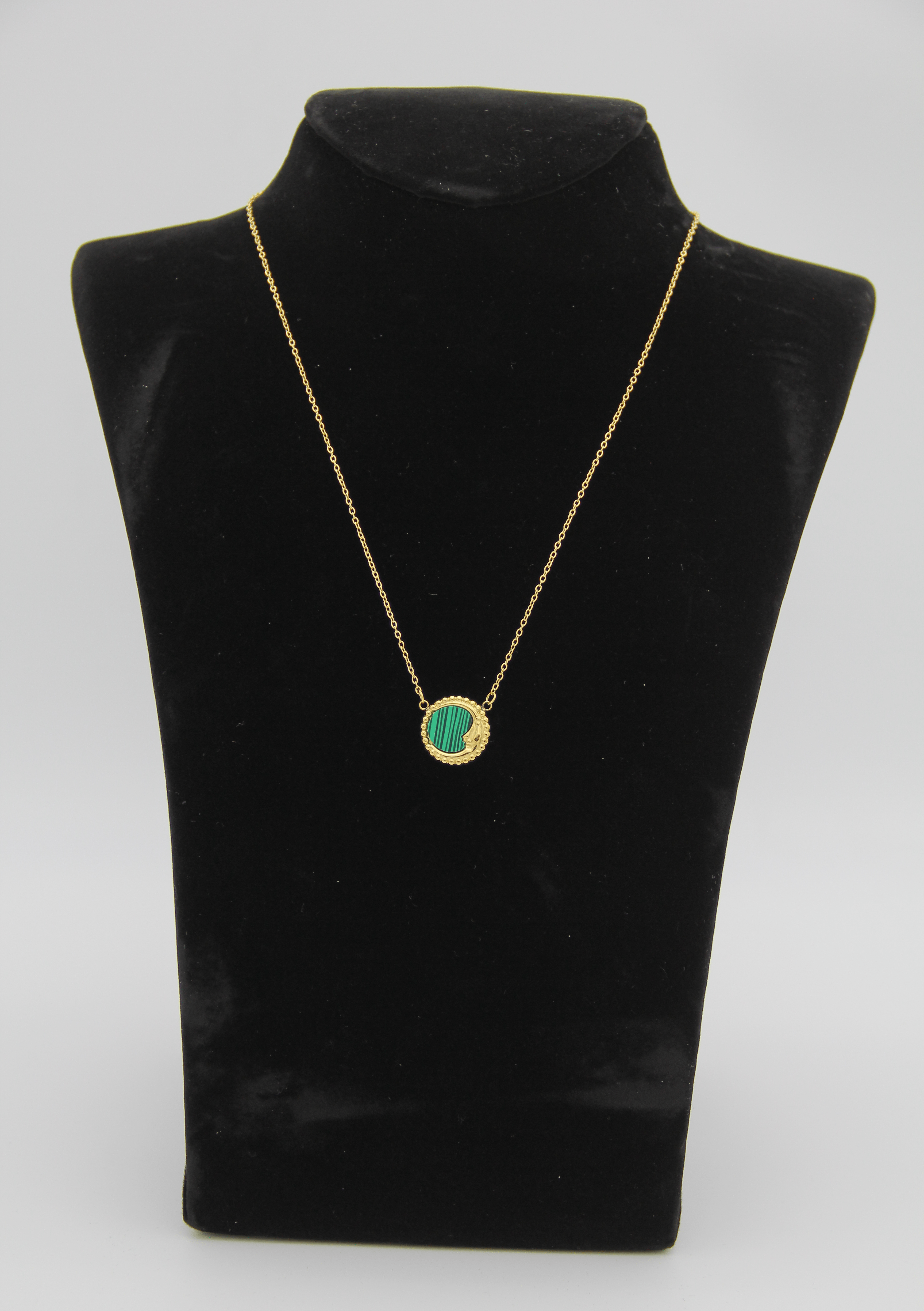Outlet W&B Female Necklaces Short - Green & Gold Pendant Necklace