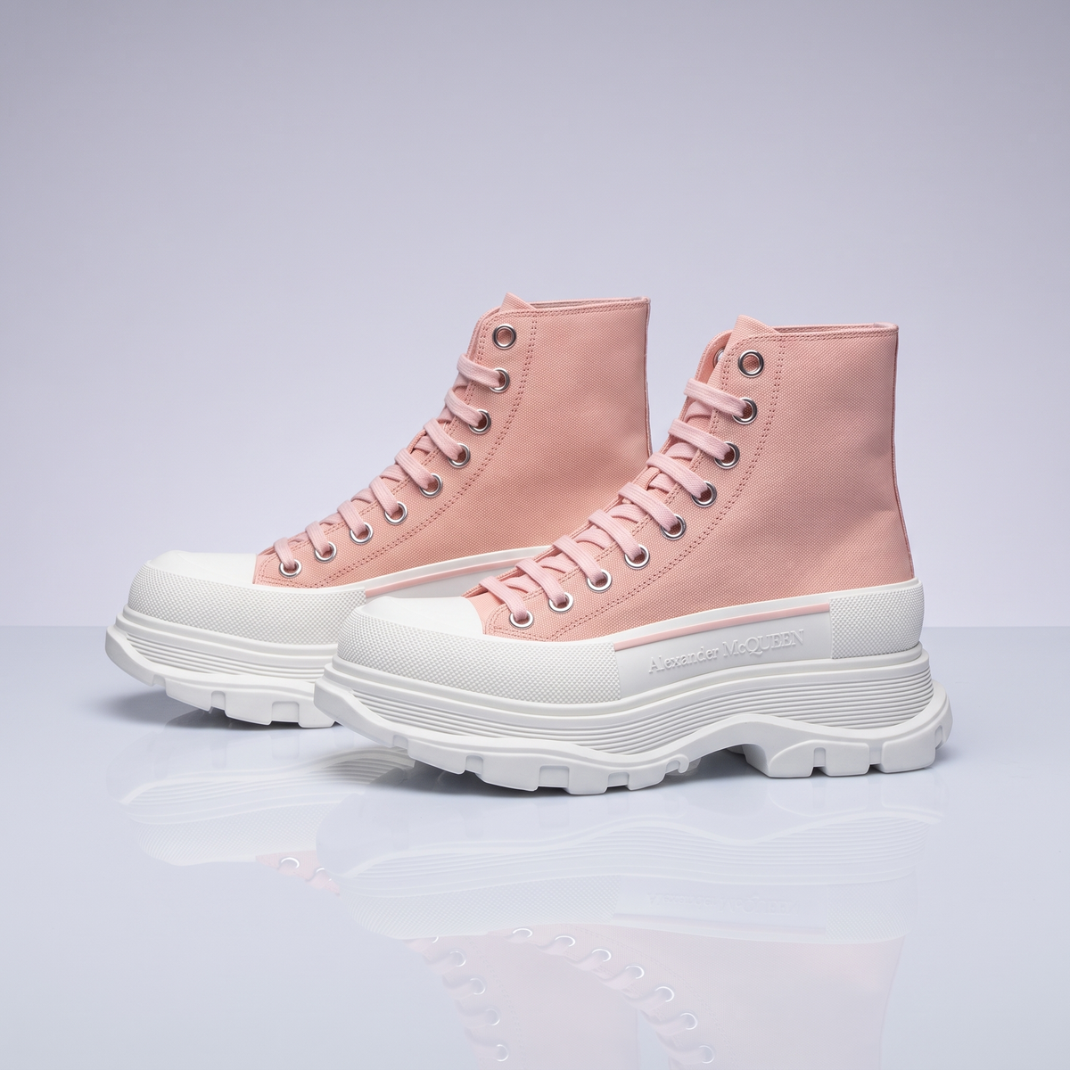 Women Tread Slick lace-up Fastening Boots (Pink)