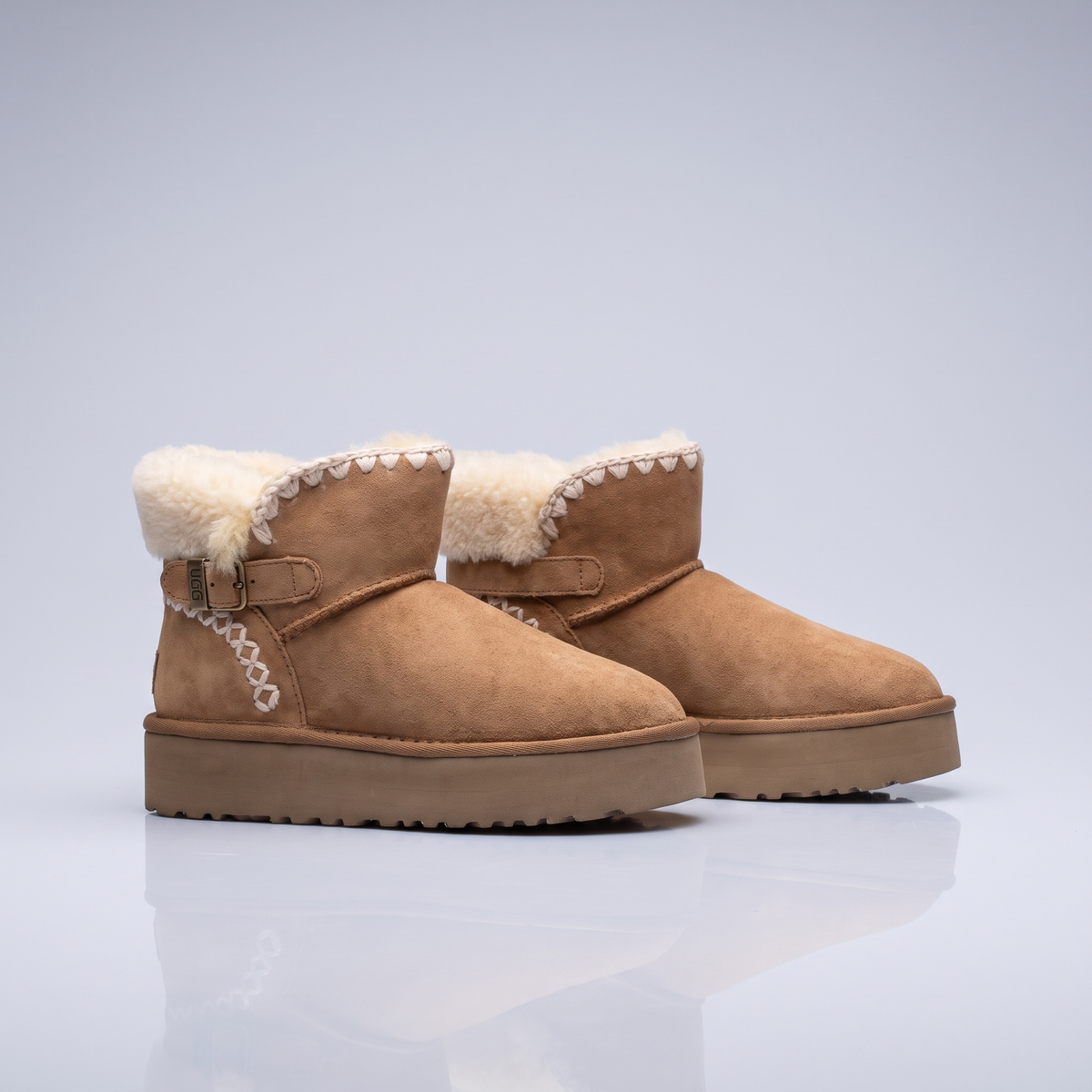 Classic Ultra Locked Mini Boot (Chestnut)