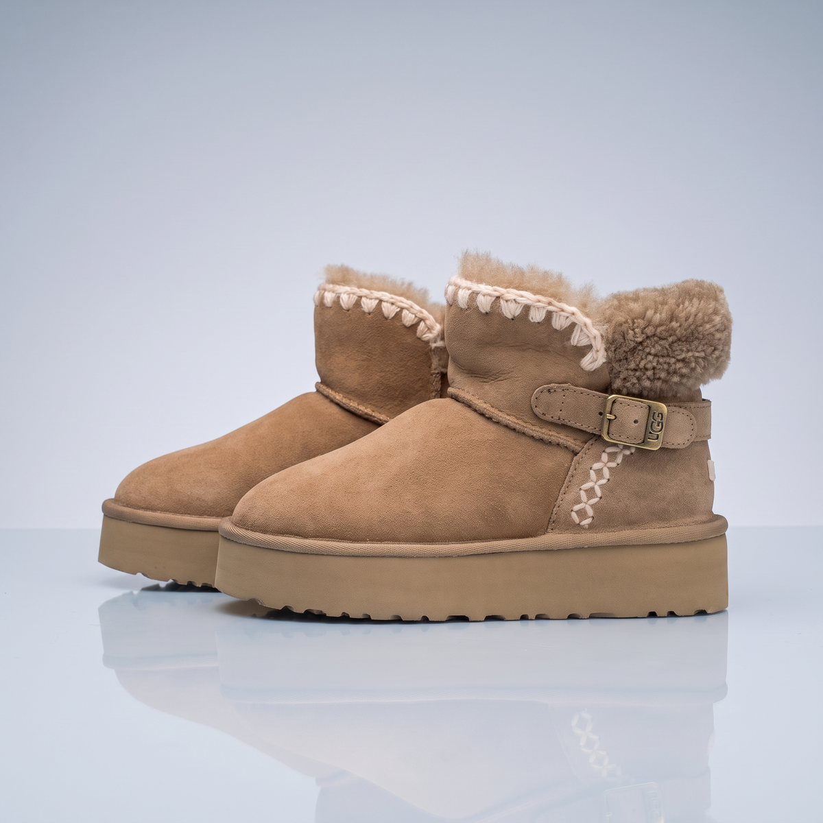 Classic Ultra Locked Mini Boot (Camel)