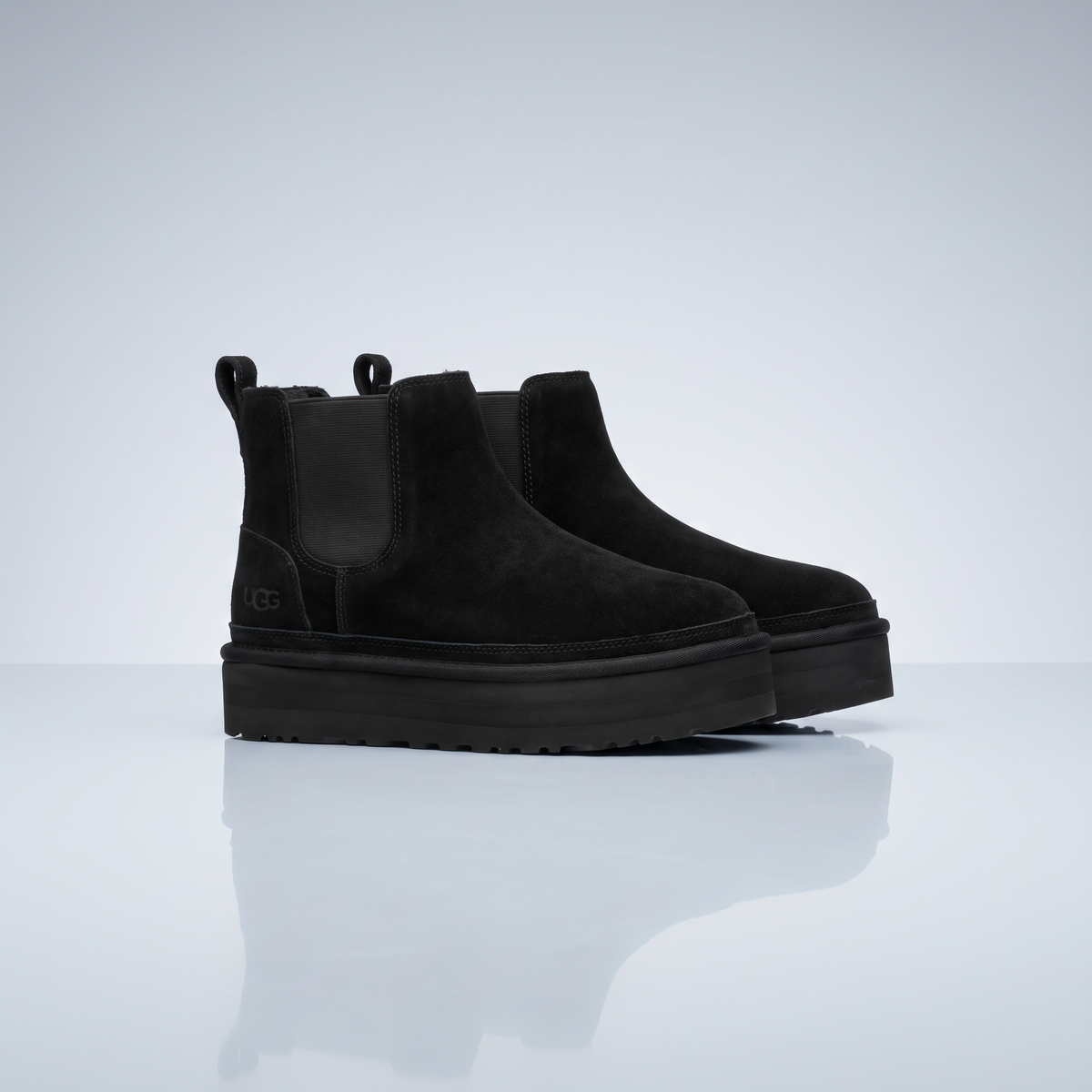 Neumel Platform Chelsea Boots (Black)