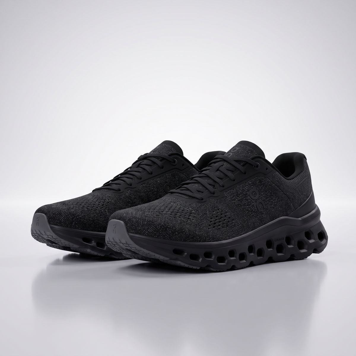 Sneakers On Cloudsurfer Max running (Full Black)