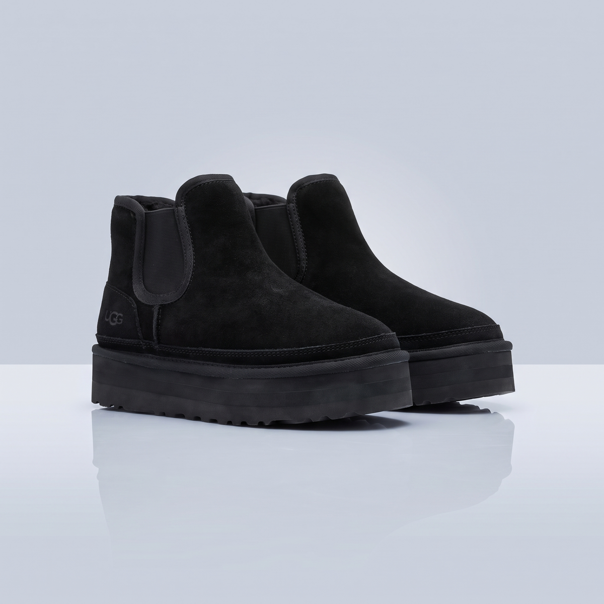 Neumel Platform Chelsea Boots (Black)