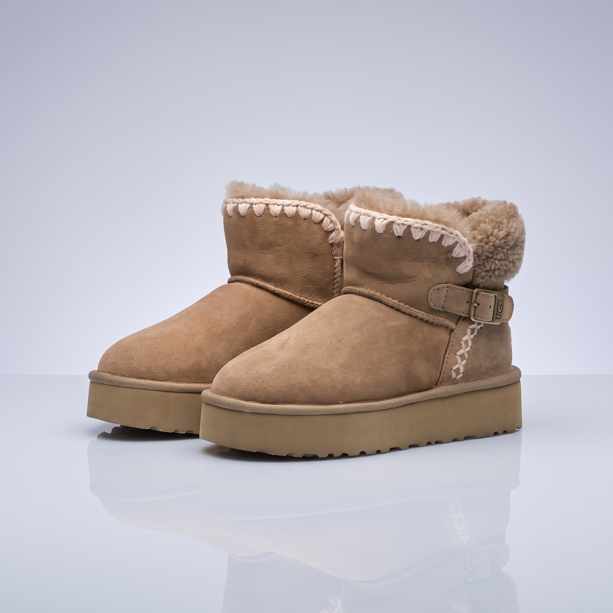 Classic Ultra Locked Mini Boot (Camel)
