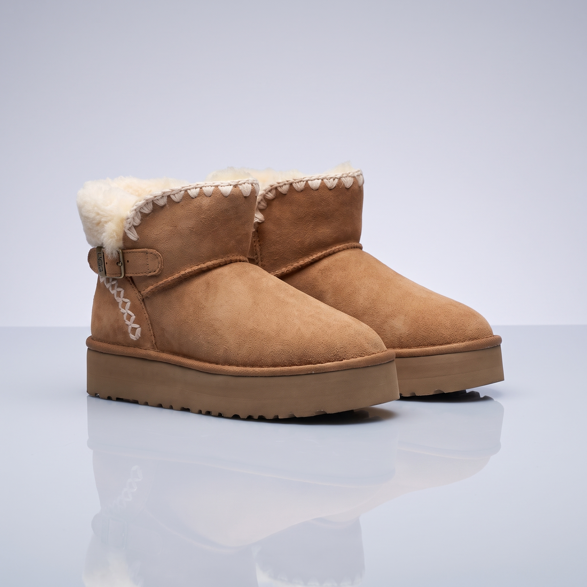 Classic Ultra Locked Mini Boot (Chestnut)